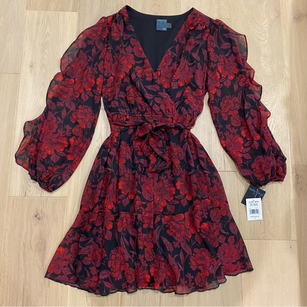 Gabby Skye | NWT Red and Black Floral Chiffon Dress ❤️🖤